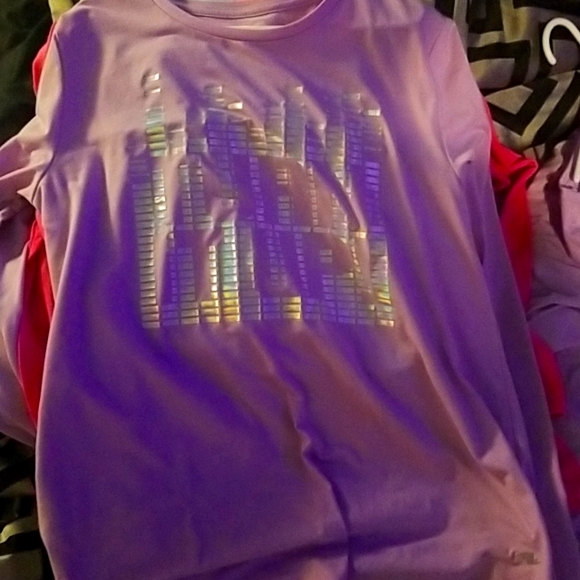 A shirt - Picture 3 of 3